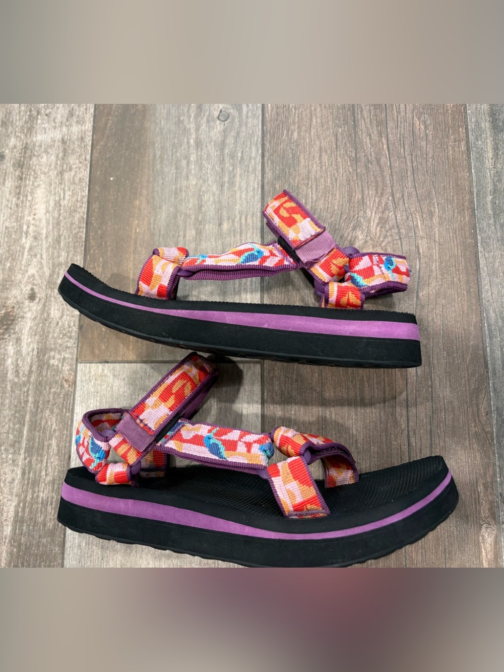 TEVA WOMEN MIDFORM UNIVERSAL HUMMINGBIRD GLOXINIA SANDALS US 7 / EU 38